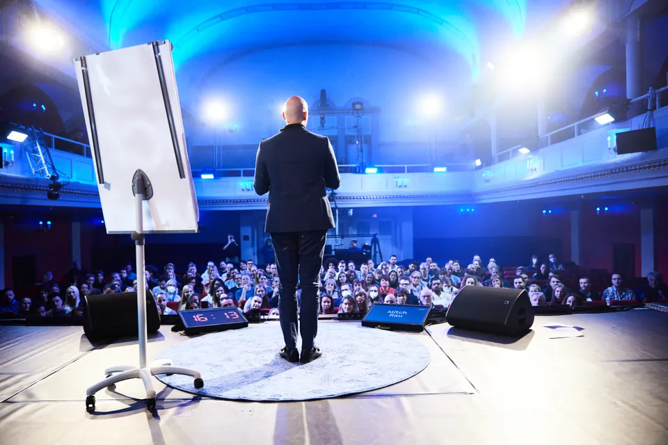 Mitch Rau live auf der Bühne